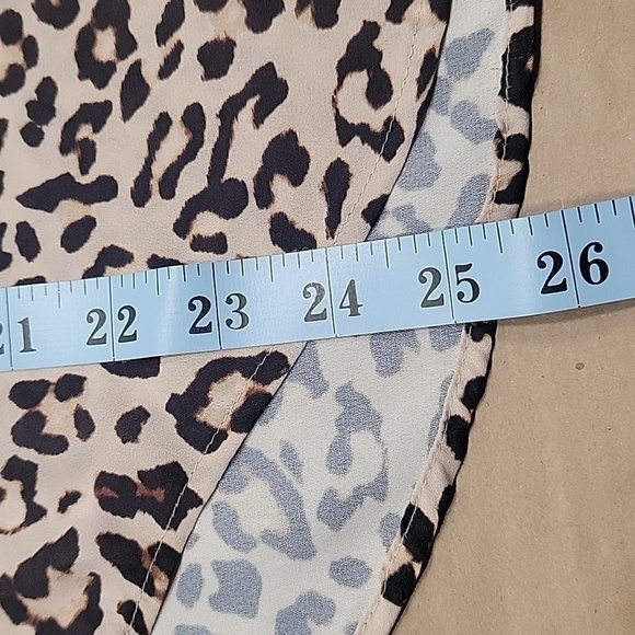 H&M, Size 0, Leopard Print, Long Sleeve, Tie Neck Blouse.  Excellent Condition - Picture 8 of 12